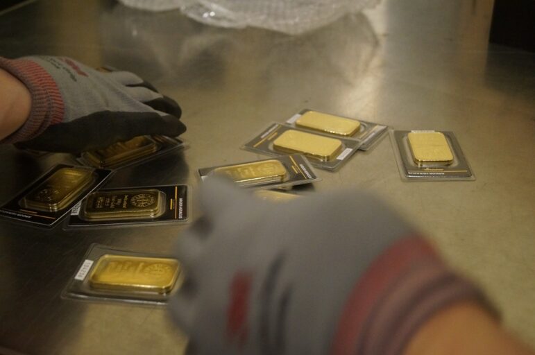 Gold Price Will Reach USD 2,000 / ozt This Year